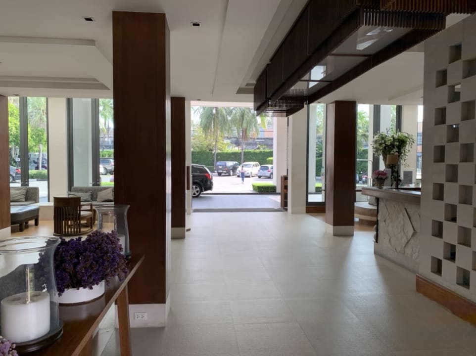 Lobby Woodlands Hotel & Resort