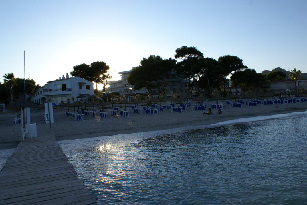 Pool am Morgen Grupotel Los Príncipes Apartments & Spa