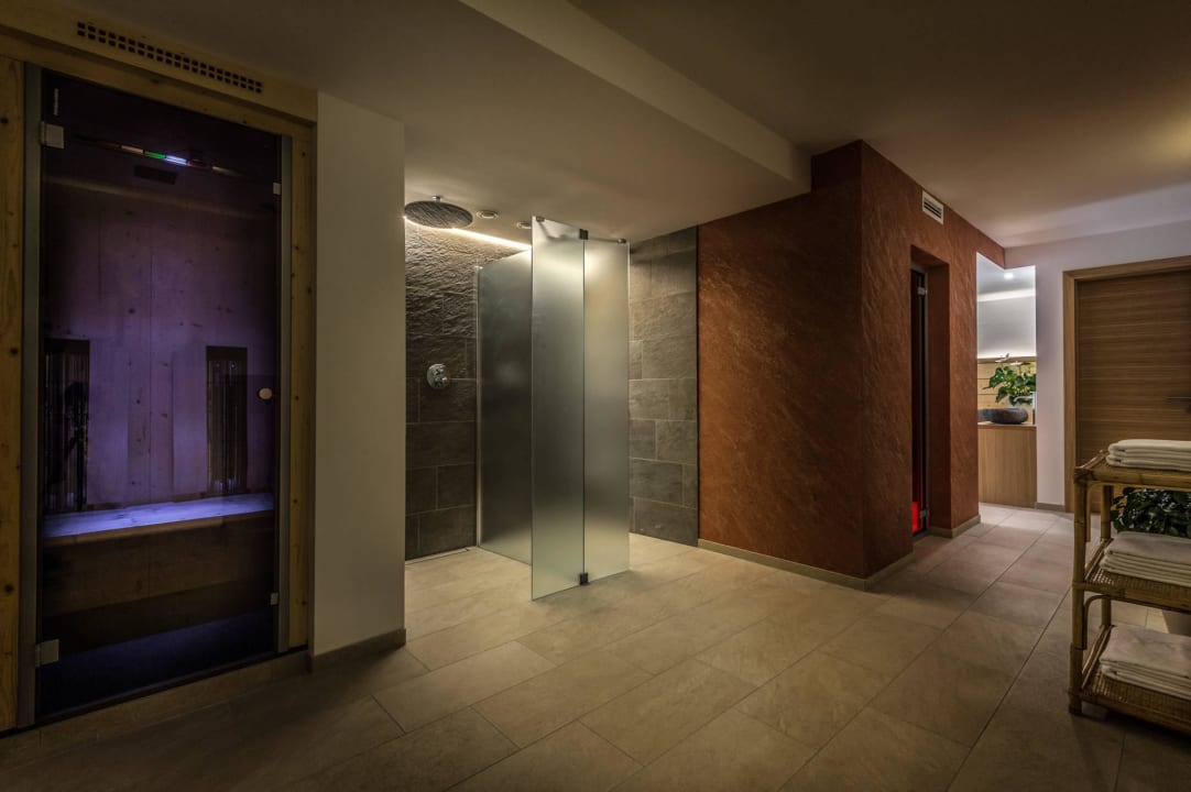 Wellnessbereich "Enrosadira" Hotel Miramonti