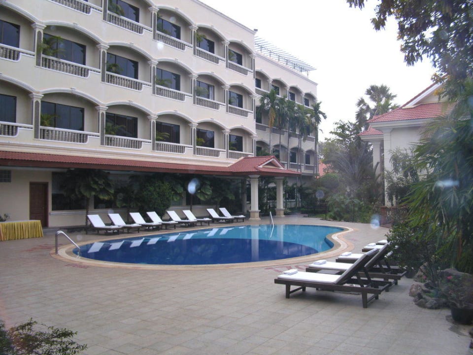 Blick von der Poolanlage aufs Zimmer 434 Khemara Angkor Hotel & Spa