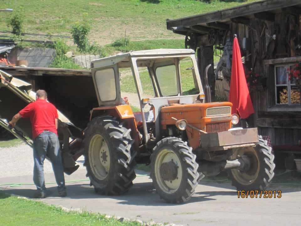 Lois bei der Arbeit Oberwieserhof