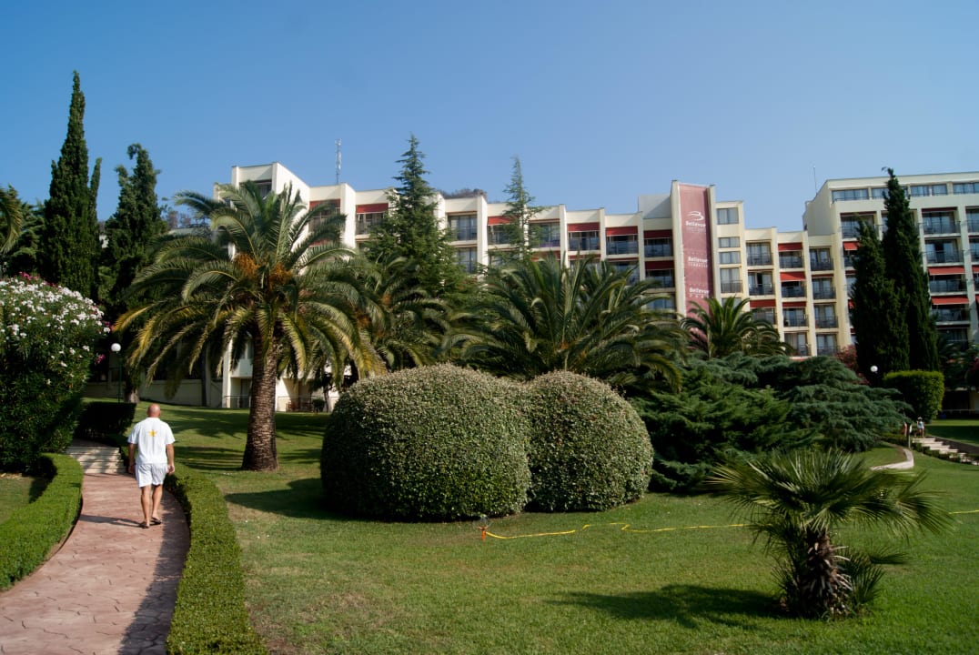 Территория отеля Iberostar Waves Bellevue