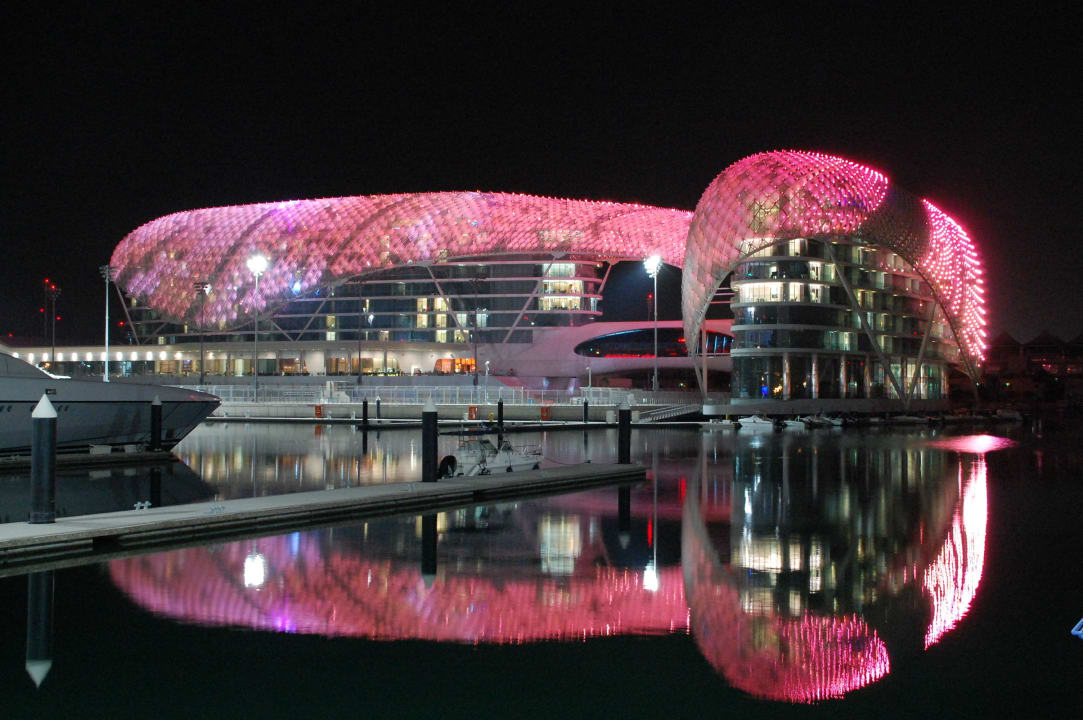 Blick vom Hafen bei Nacht W Abu Dhabi - Yas Island