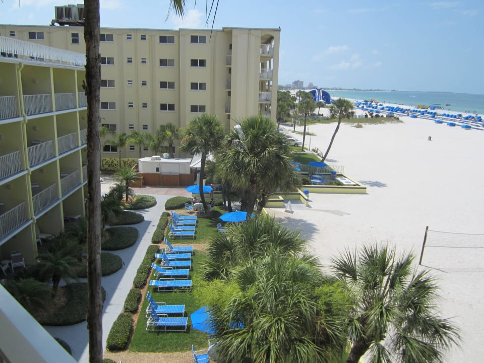 Blick auf den Hotelstrand Hotel The Alden Resort