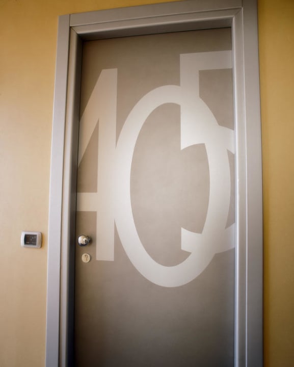 Dettaglio porta B&B Hotel Milano La Spezia