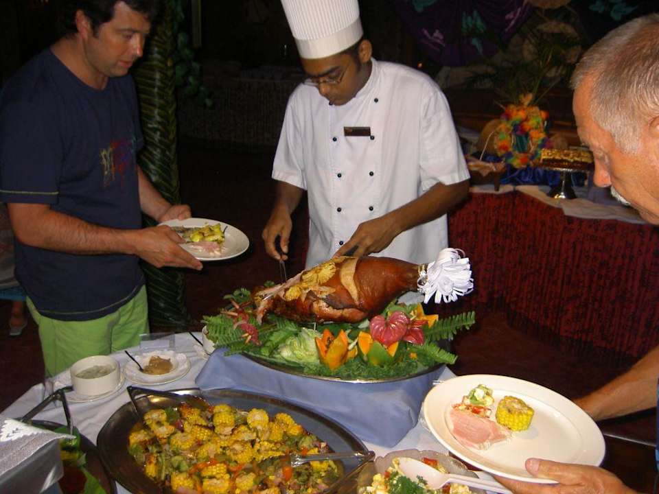 Das Abend-Buffet Hotel Captain Cook Reef Escape