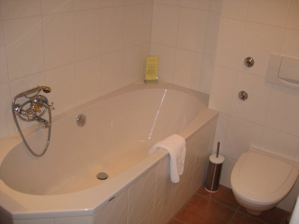 Bad 2 - Badewanne/Dusche Landgasthof Karner
