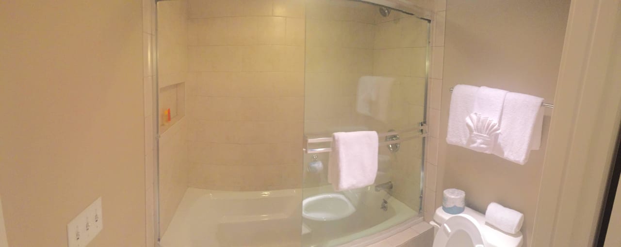 Eines der Bäder The Residences at Biltmore