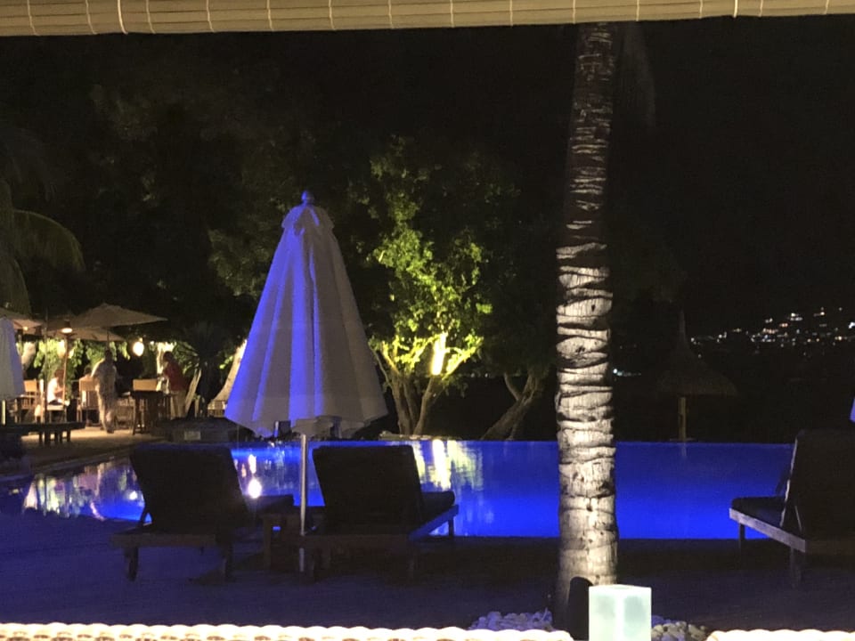 Pool Sands Suites Resort & Spa