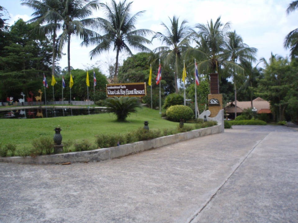 Zufahrt zum Hotel Khao Lak Bayfront Resort