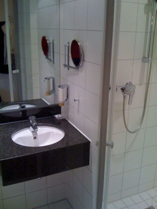 Lavabo y ducha Hotel Mercure Hannover Mitte