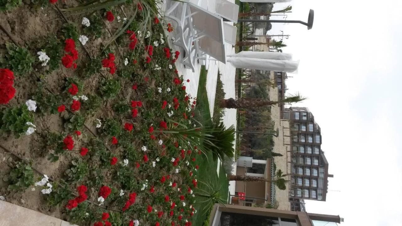 Gartenanlage Ramada Resort Kusadasi & Golf