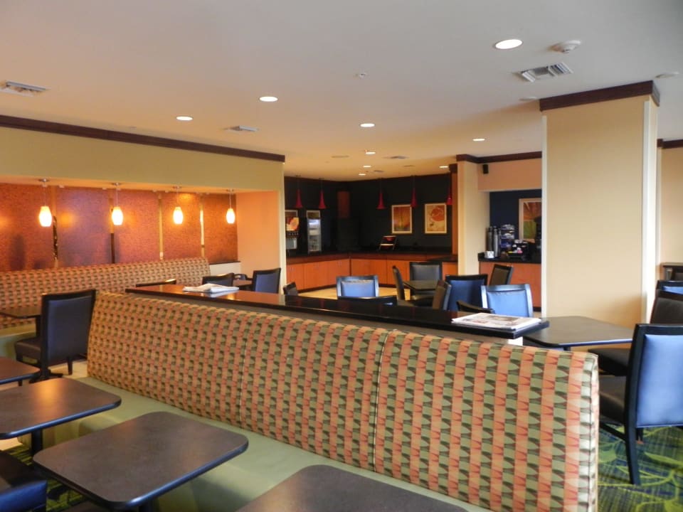 Frühstücksbereich Fairfield Inn & Suites Miami Airport South