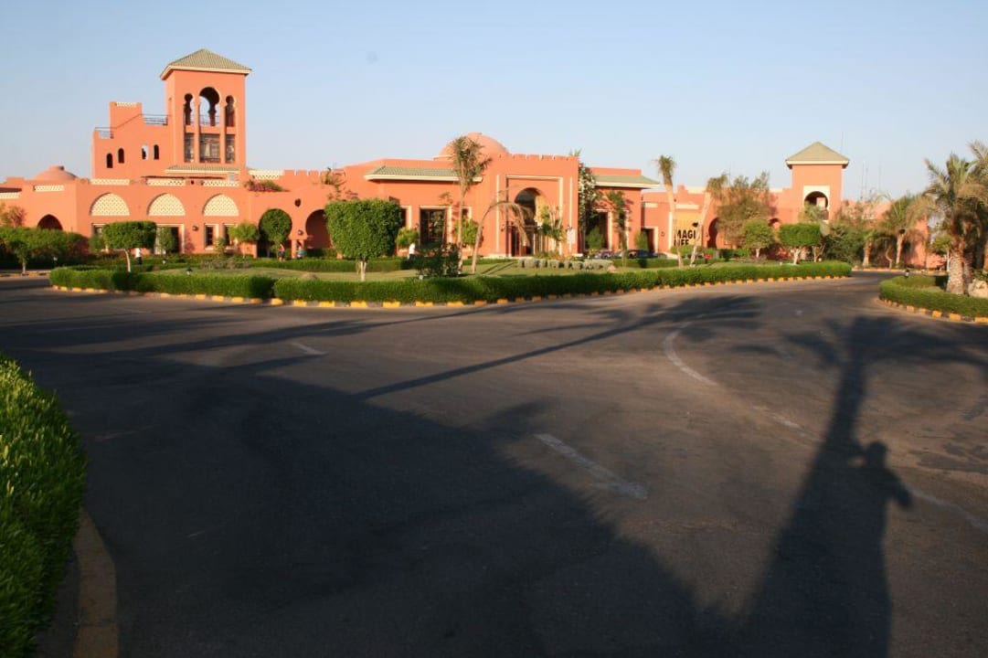 Blick auf die Clubzufahrt TUI MAGIC LIFE Redsina Sharm El Sheikh