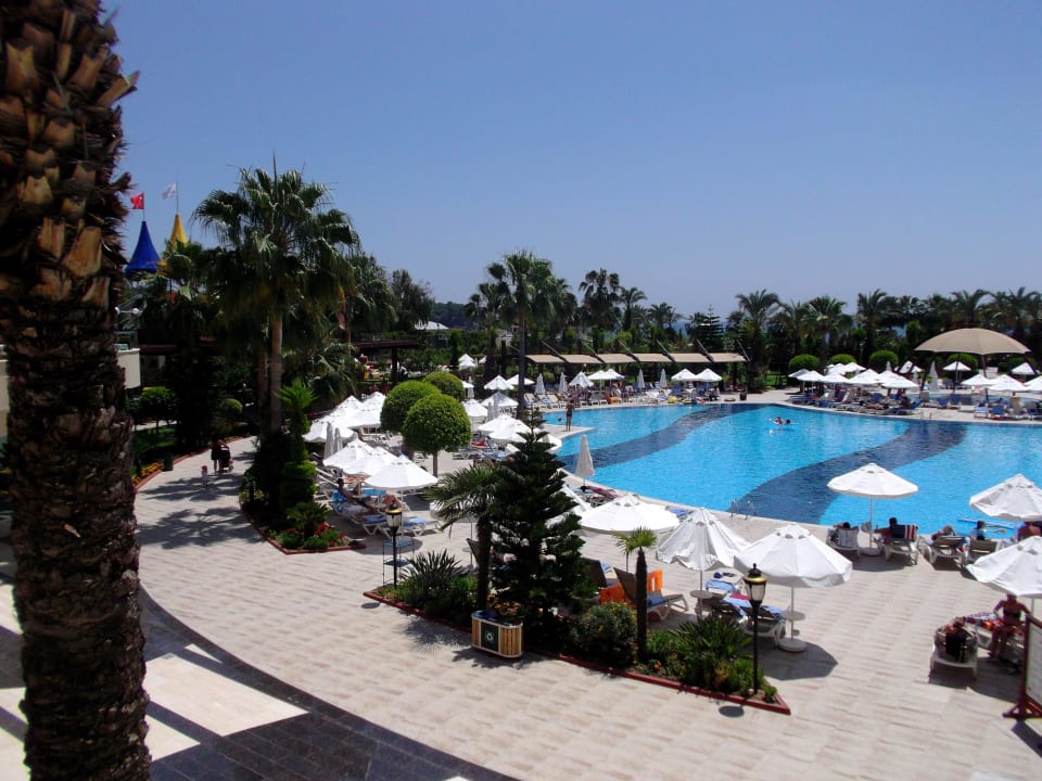 Blick auf den Pool Saphir Resort & Spa