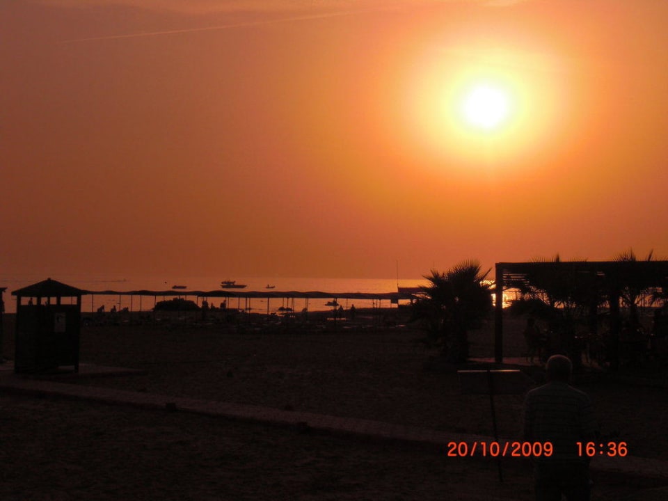 Hotel bei Dämmerung Sunis Evren Beach Resort Hotel & Spa