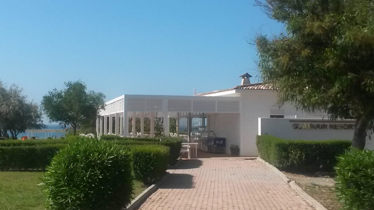 Strandbar von außen Glamour Resort & Spa