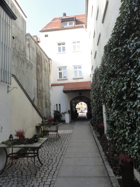 Blick auf den Hinterhof AKZENT Hotel Goldner Hirsch