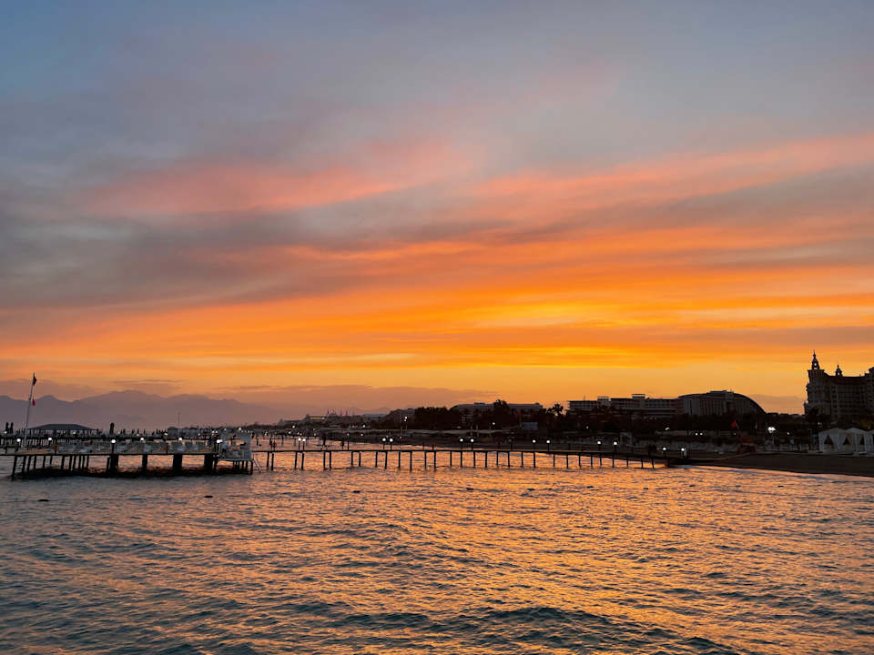 Strand Saturn Palace Resort Hotel