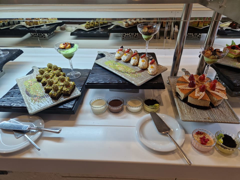 Gastro Royal Taj Mahal Hotel