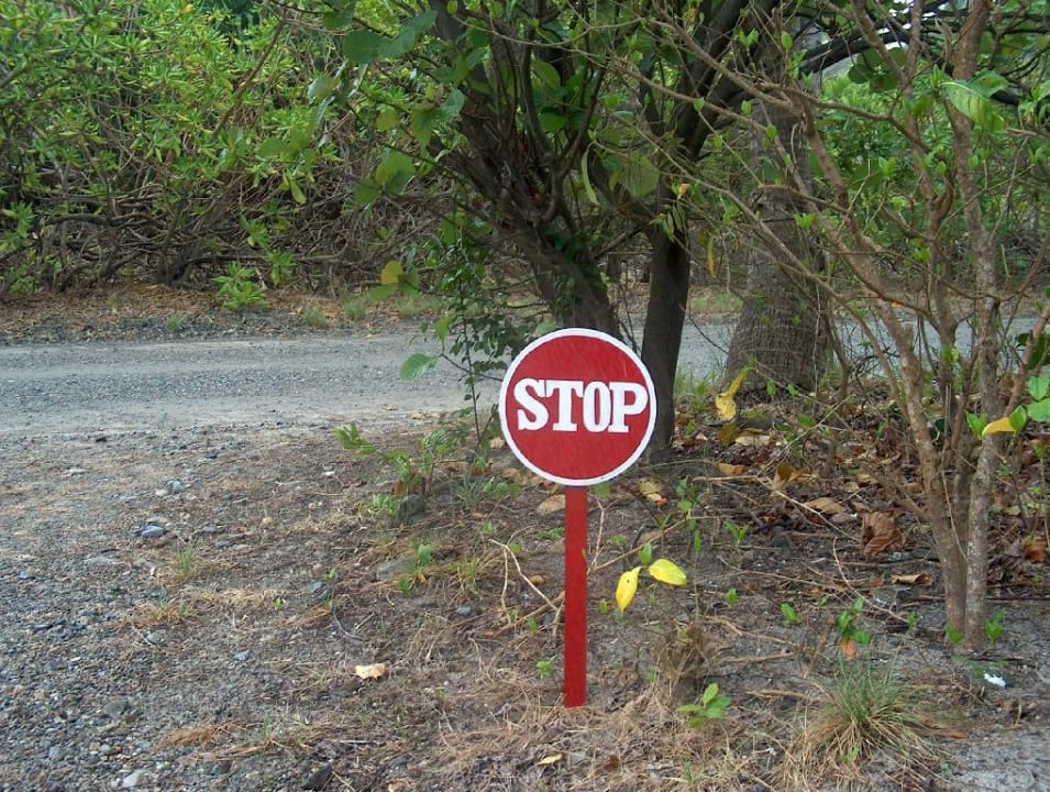 Stop Schild auf Pamalican Hotel Amanpulo Resort