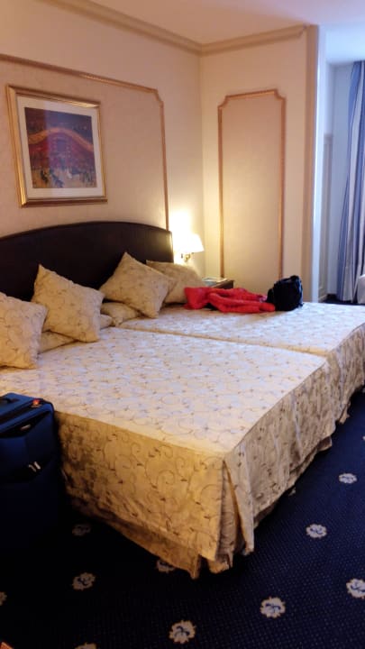 Rießiges Doppelbett Hotel Ritz Roger de Lluria