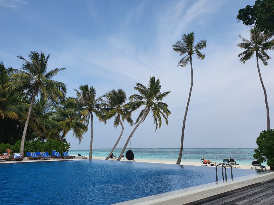 Pool Meeru Maldives Resort Island