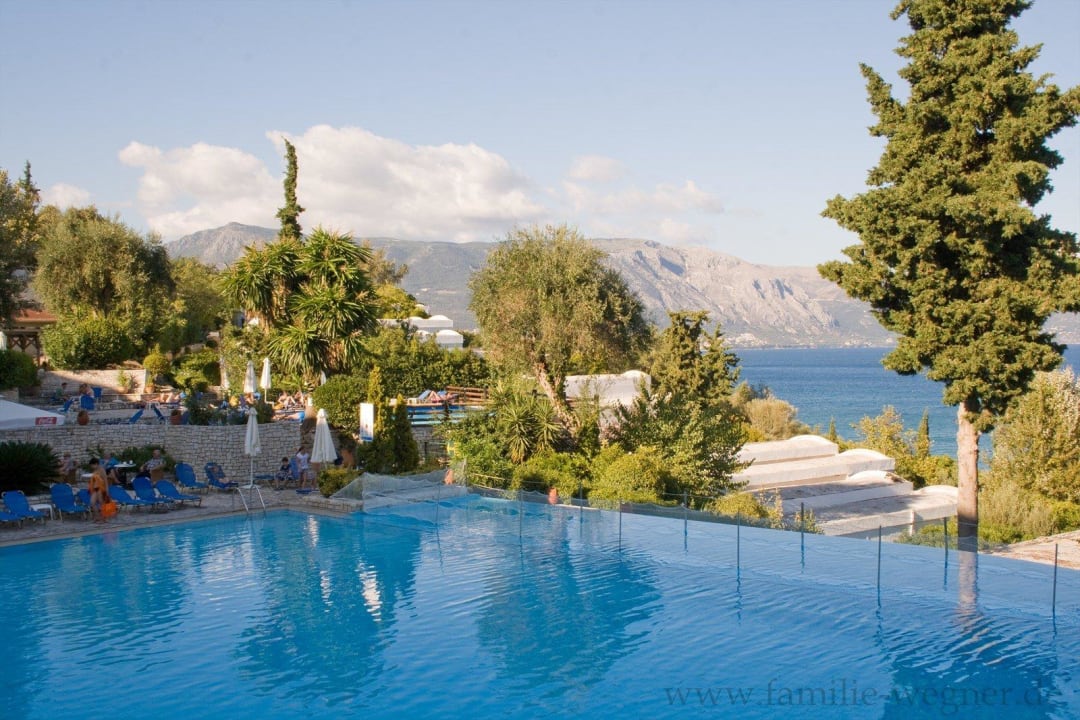 Blick zum Meer Grecotel LUXME Daphnila Bay