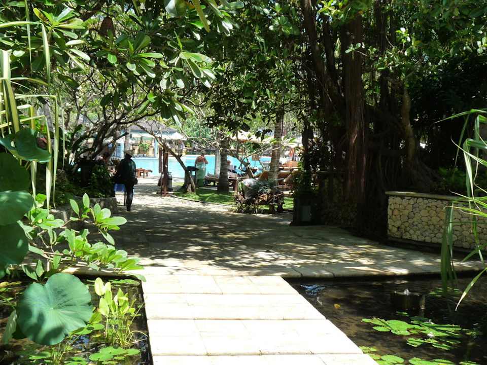 Zugang zum Hauptpool Padma Resort Legian