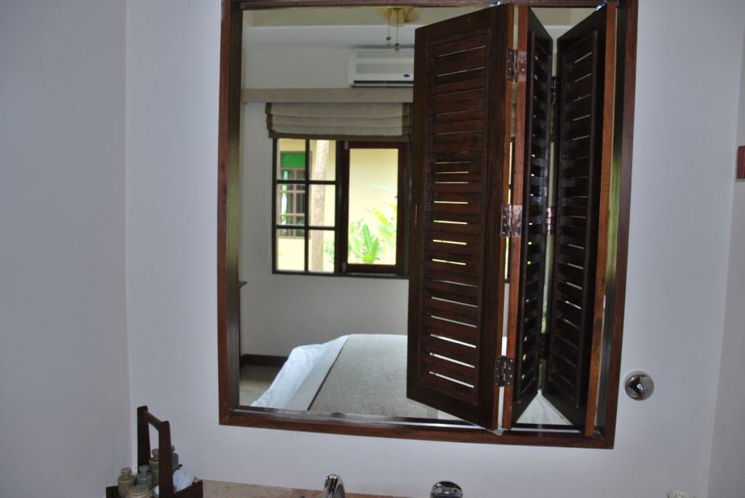 Blick vom Badezimmer ins Schlafzimmer!  NH Collection Samui Peace Resort