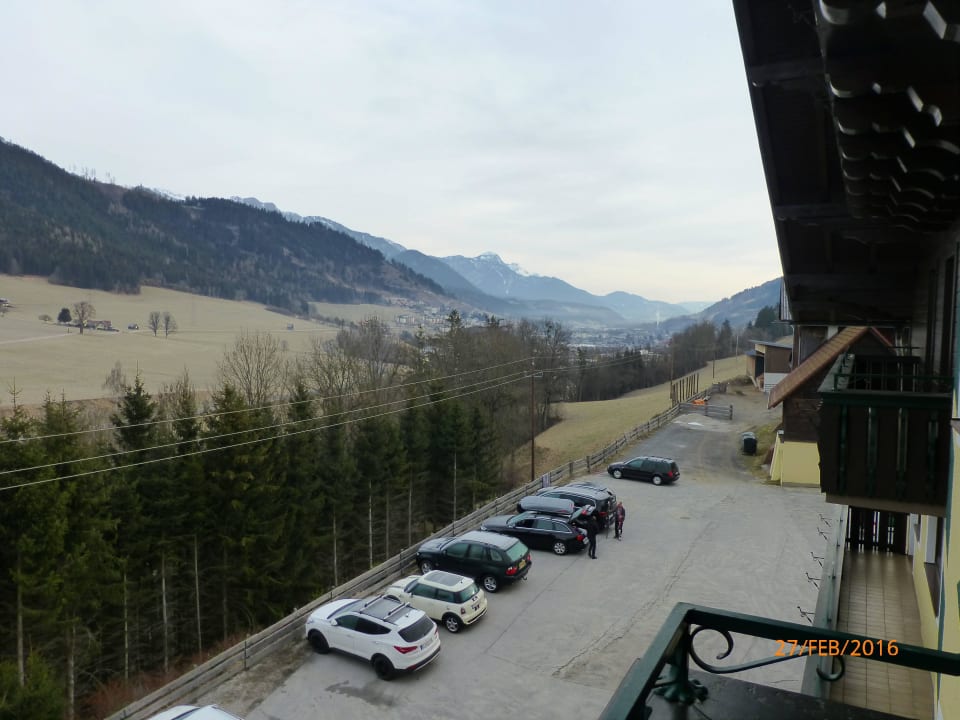 Vom Balkon zum Parkplatz runter Hotel Starchlhof