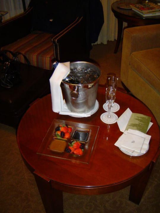 Champagner und Erdbeeren Four Seasons Resort Whistler