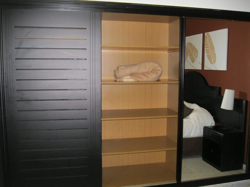 Kleiderschrank Grand Sirenis Punta Cana Resort & Aquagames