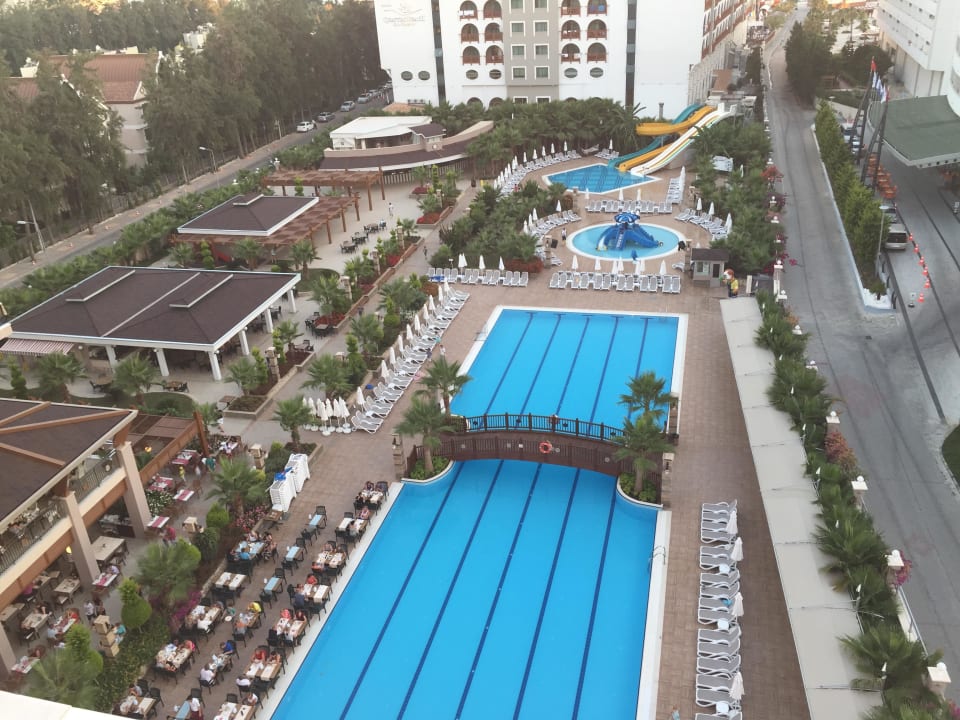 Pool vom Zimmerblick Dizalya Palm Garden