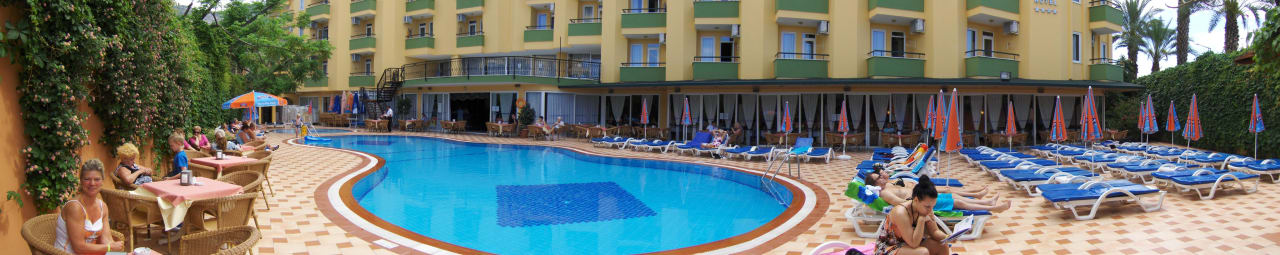 Pool-Panoranansicht  Hotel Kleopatra Dreams Beach