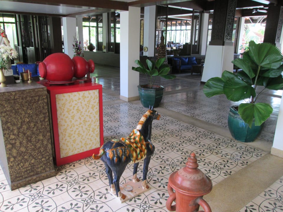 Blick in die Halle The Briza Beach Resort Khaolak