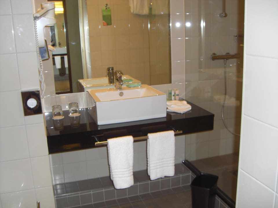 Badezimmer Hotel Courtyard by Marriott Paris Saint Denis
