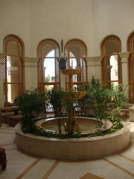 Brunnen Innenhalle Haupteingang Ghazala Gardens