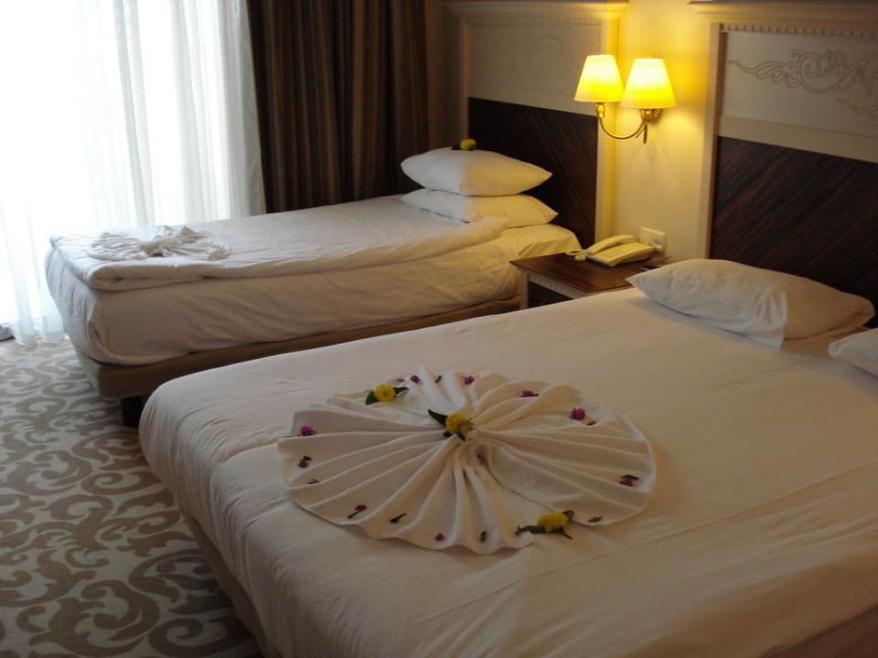 Ein schön geschmücktes Bett Aydinbey Kings Palace & Spa