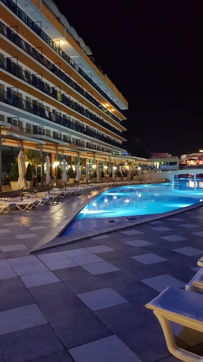 Pool Hotel Glarus Beach