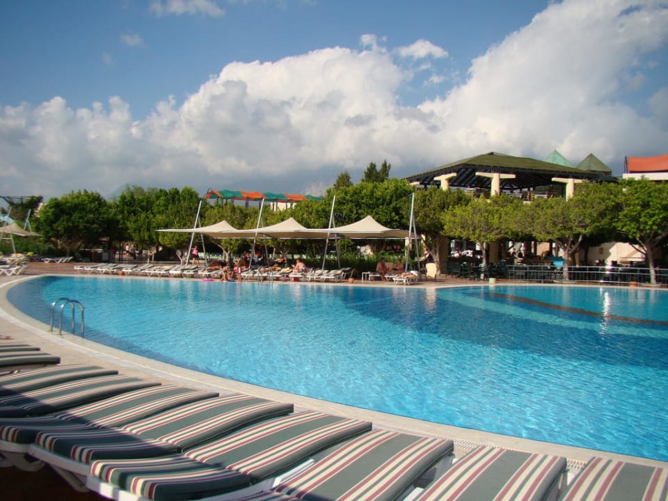 Бассейн Limak Limra Hotel & Resort