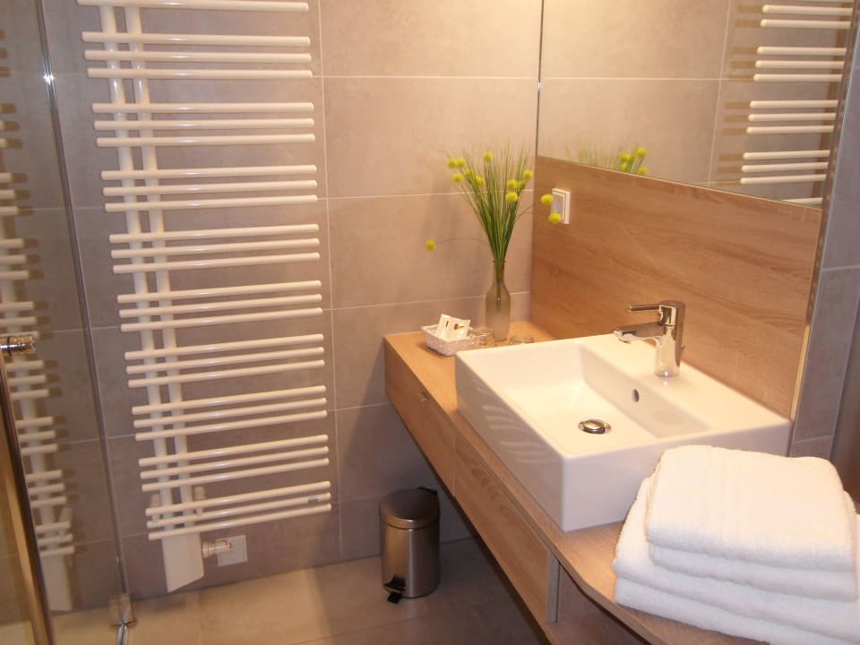 Bad im Premium Doppelzimmer Gasthof-Pension SCHÜTZ