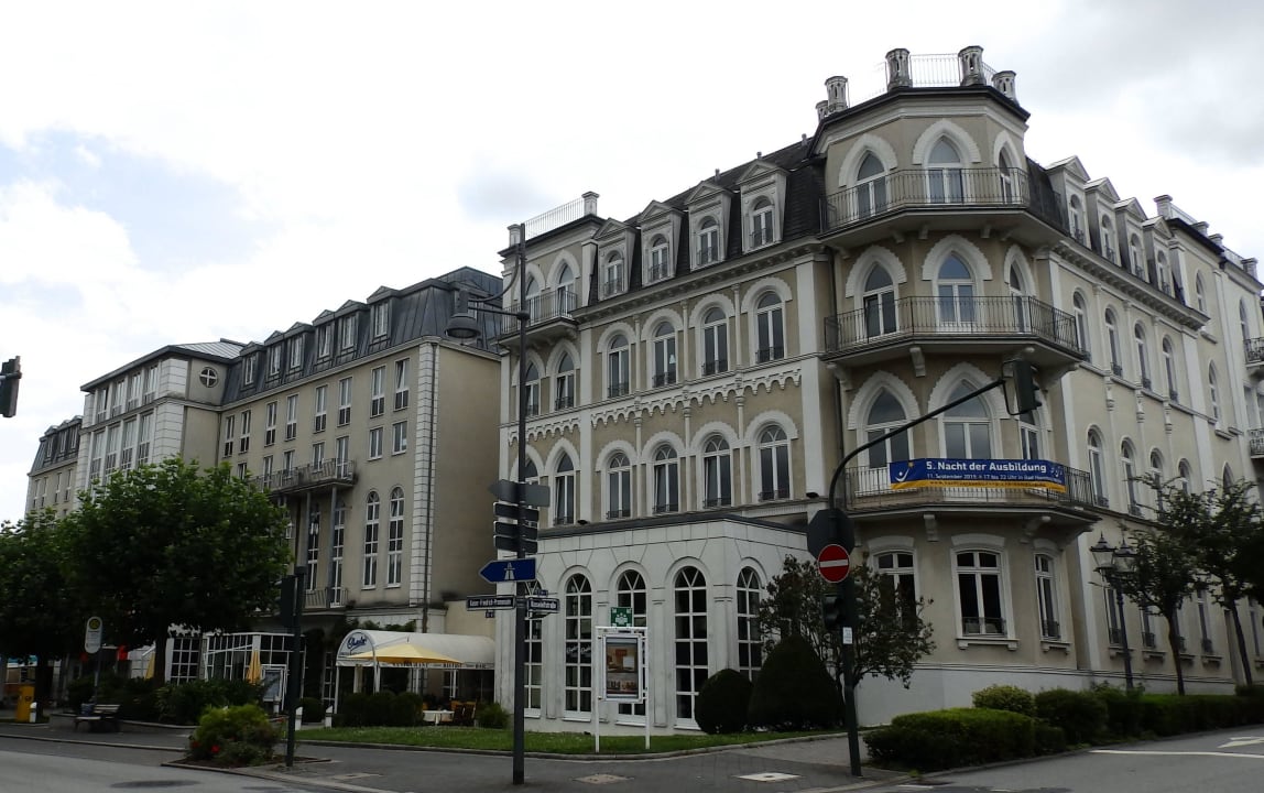 Vorderansicht des Hotels Steigenberger Hotel Bad Homburg