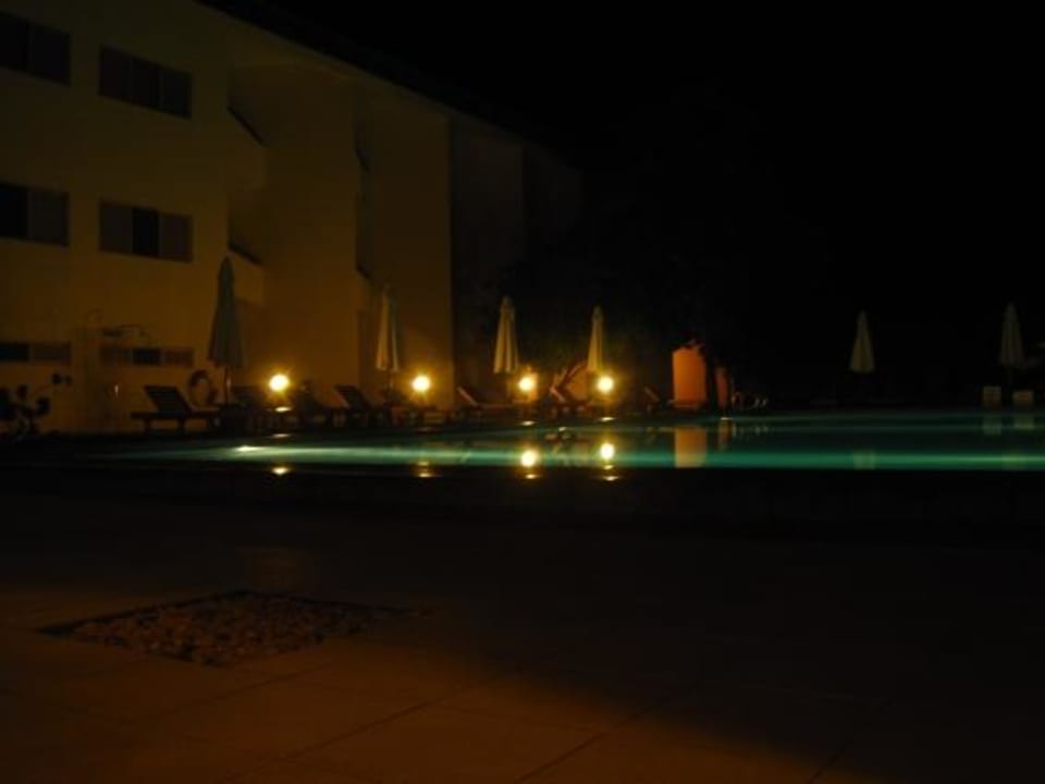 Pool bei Nacht Mermaid Hotel & Club
