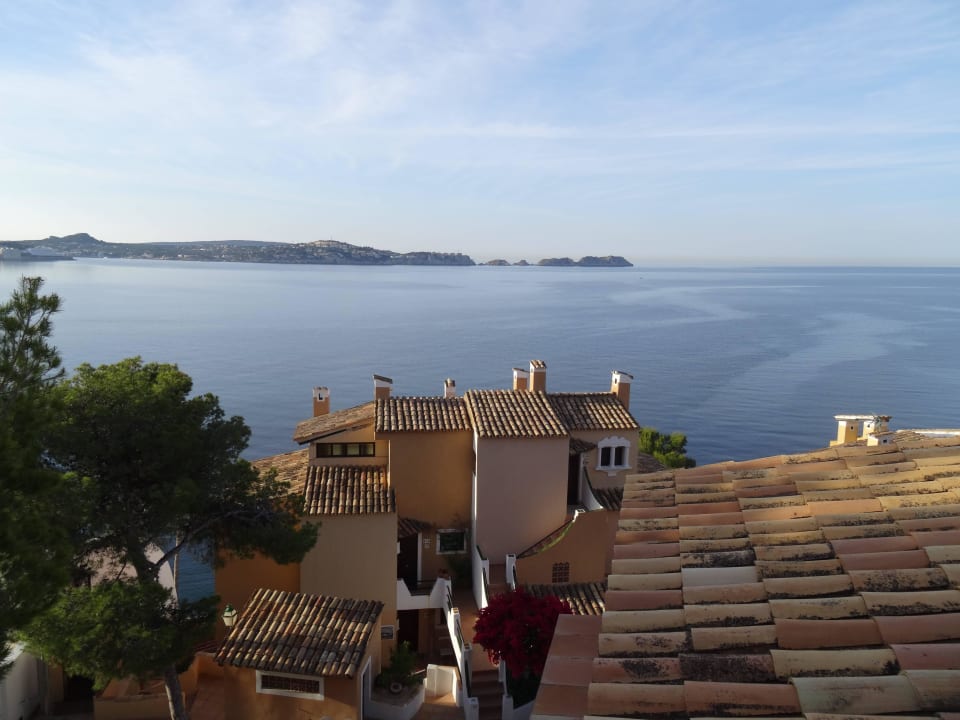 Blick von der Terrasse auf die Bucht Hotel Aldea Cala Fornells 1