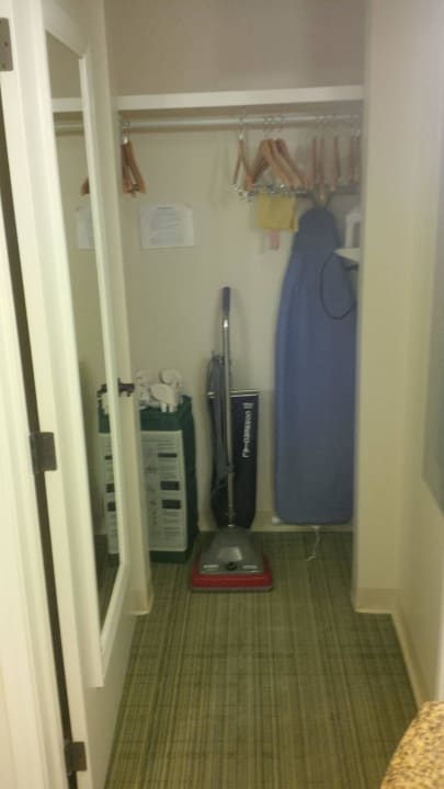 Abstellkammer Staubsauger Bügelbrett Disney's Saratoga Springs Resort & Spa