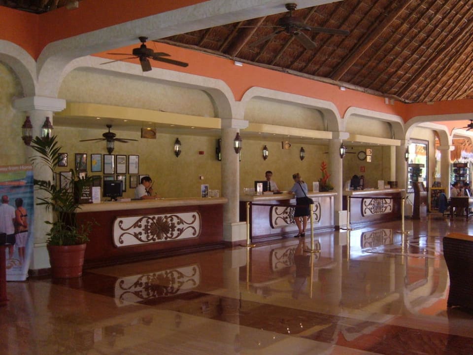 Rezeption im Grand Palladium Colonial Grand Palladium Colonial Resort & Spa