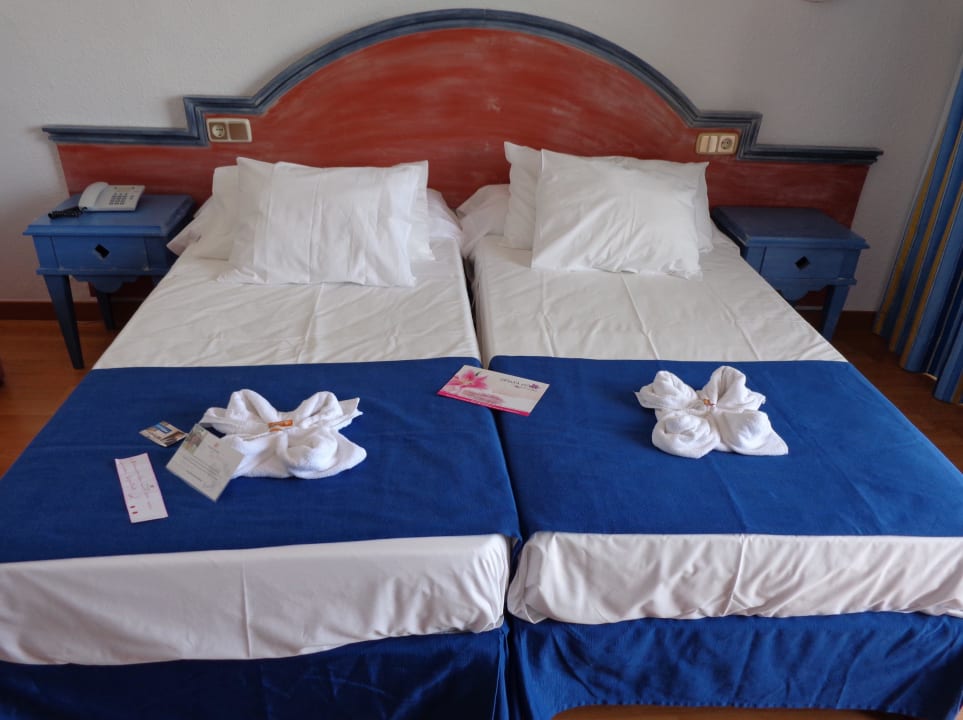 Bett im Superior Zimmer Hotel Clumba