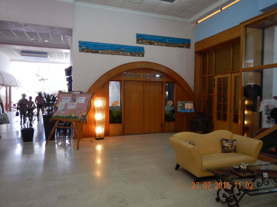 Eingang zur Bar Irene Palace Beach Resort