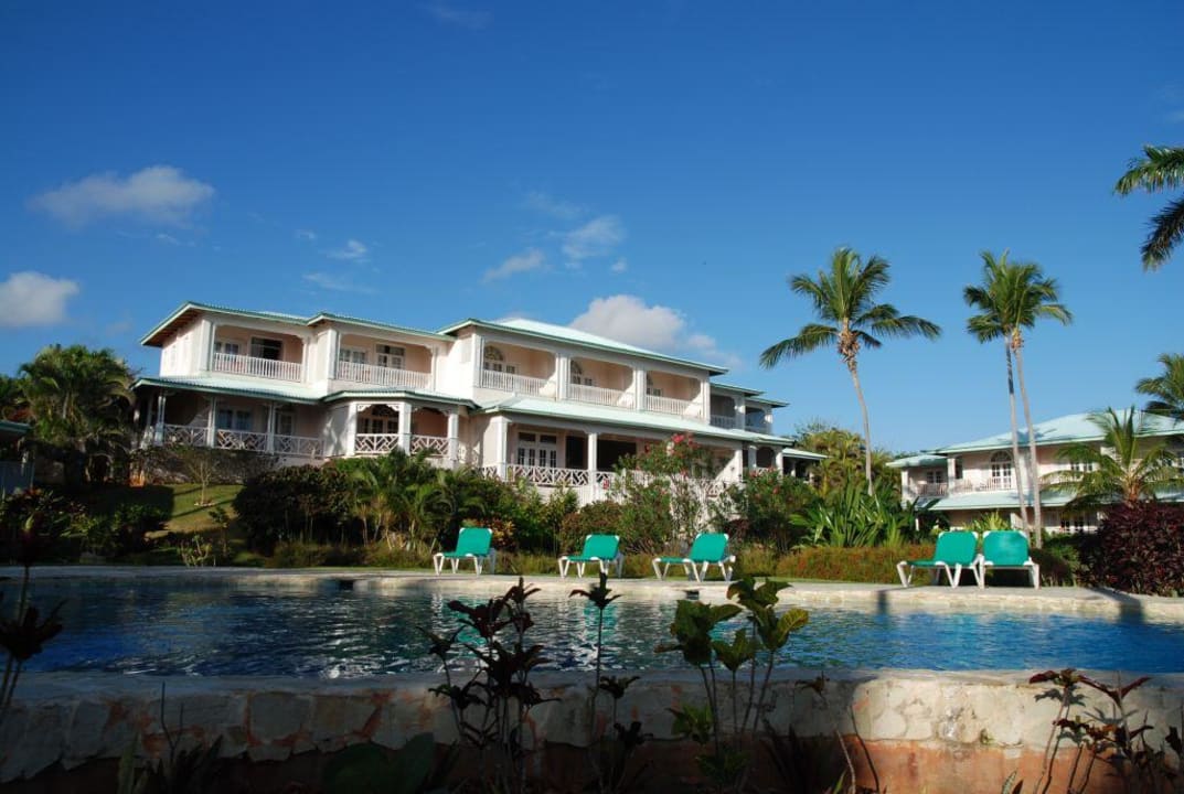 Pool und Villa am Morgen Villa Serena